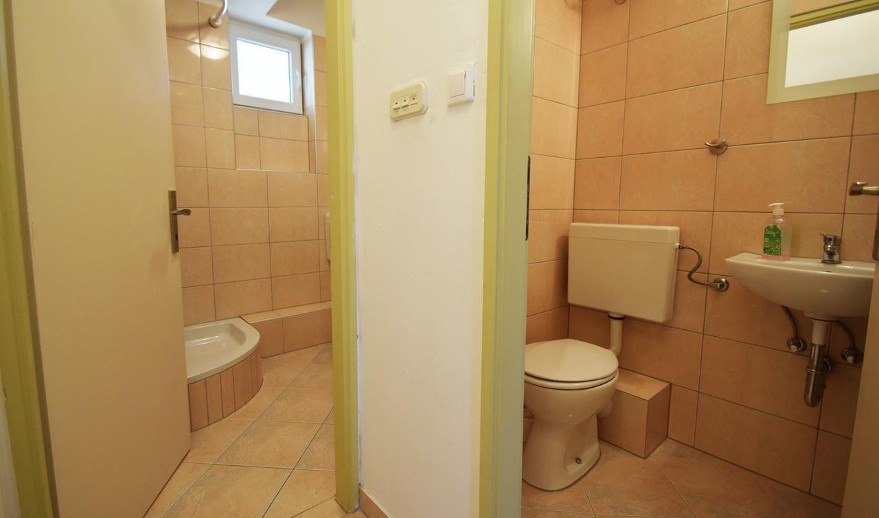 Apartment Duda Starigrad Paklenica Exterior photo